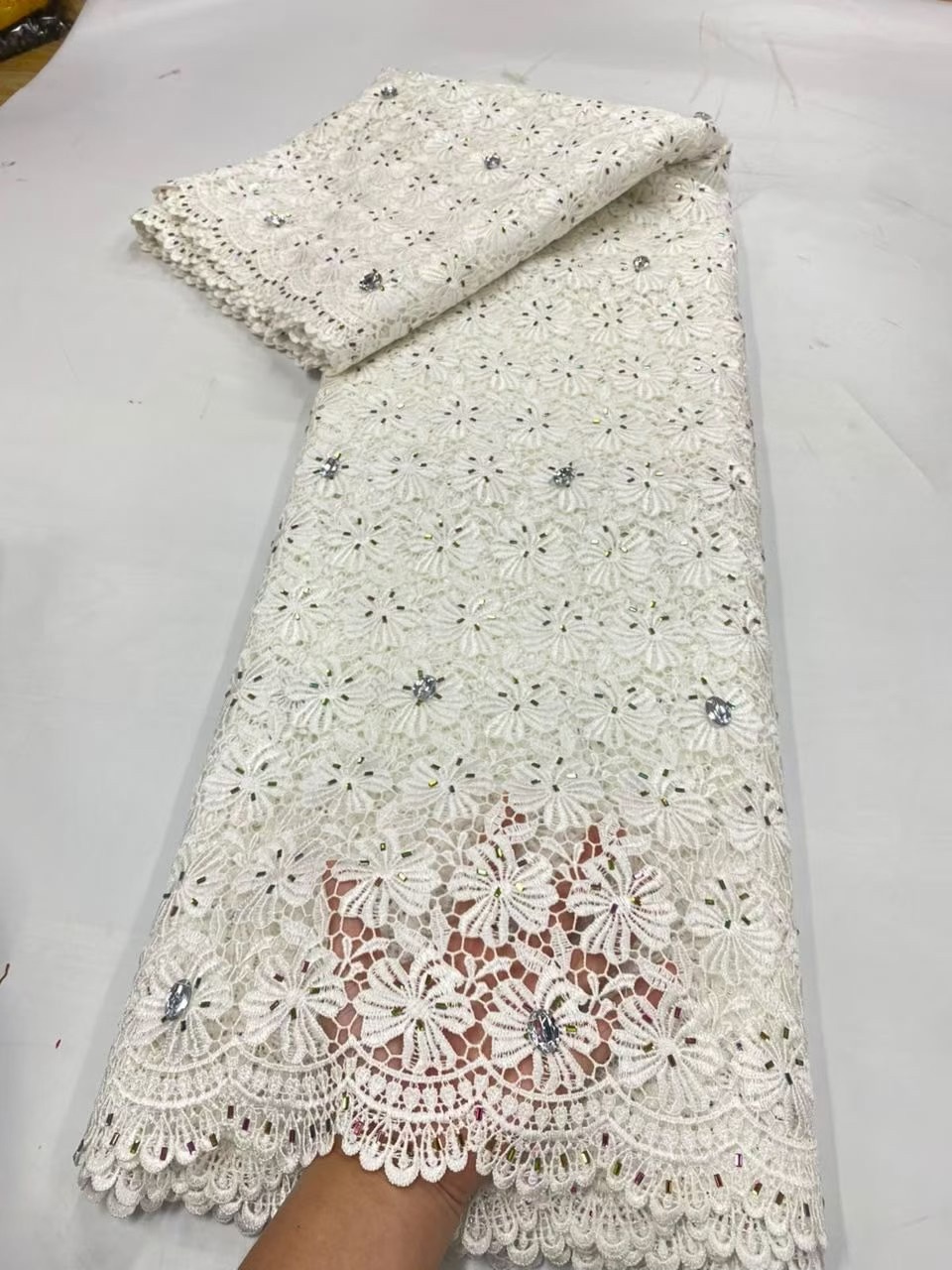 Tissu en dentelle de tulle nig - Embroidery Embellishments avis et prix
